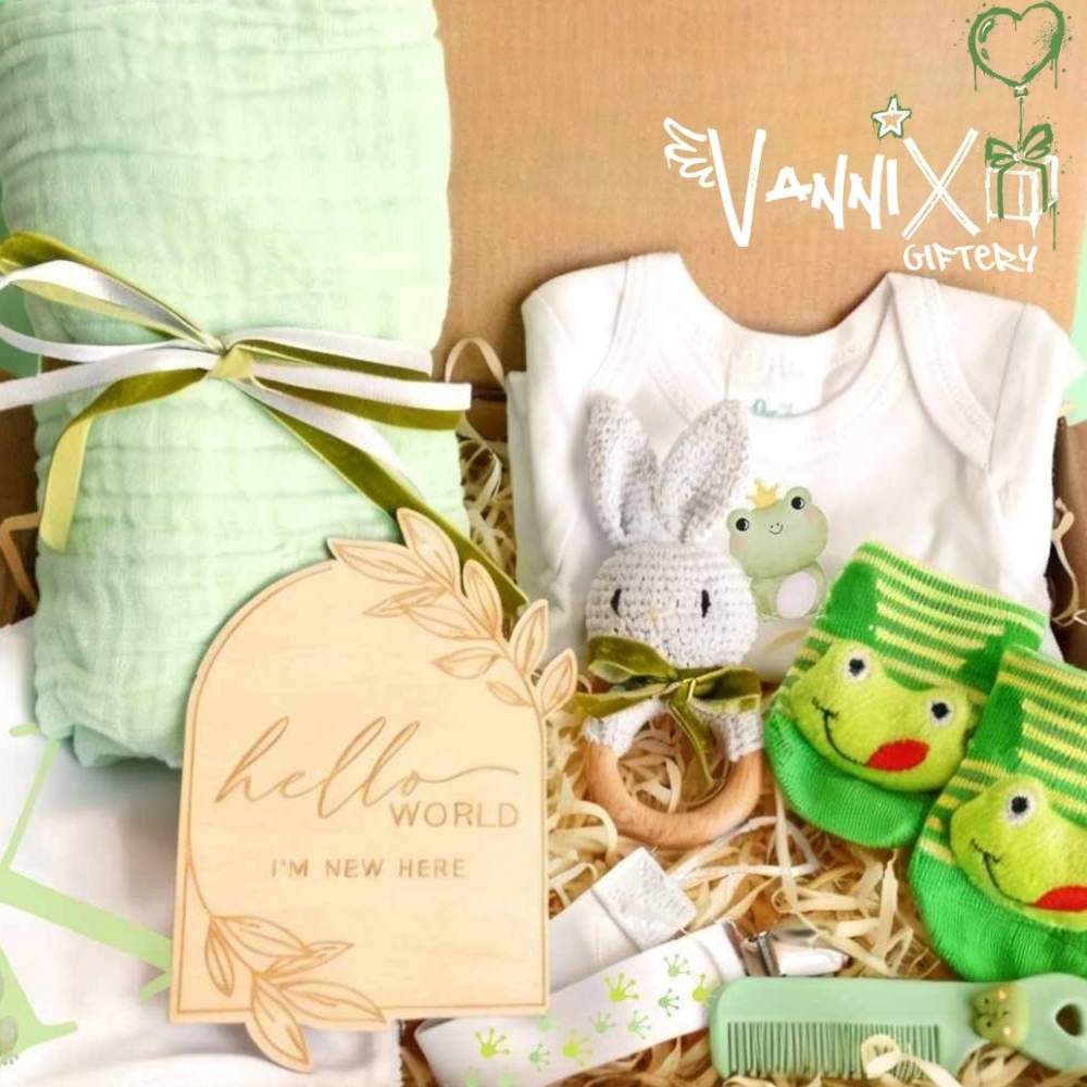 green baby gift box frog vannix giftery close up
