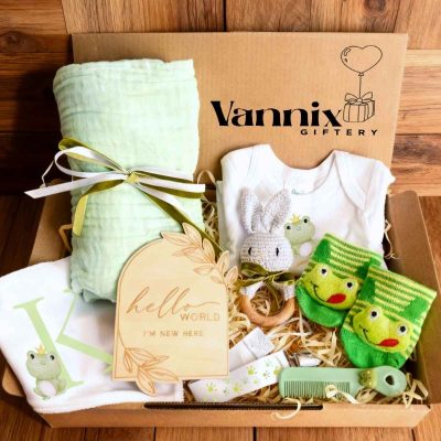 Green baby shower gift box frog themed vannix giftery