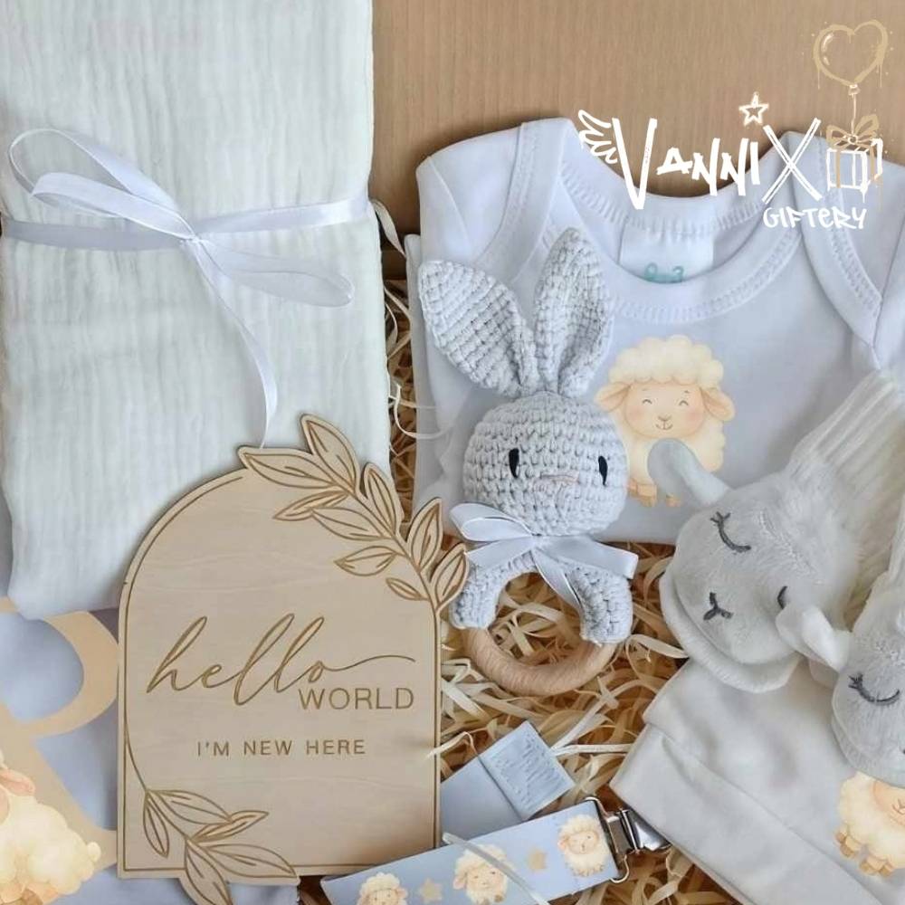 neutral white little lamb baby box vannix giftery close up